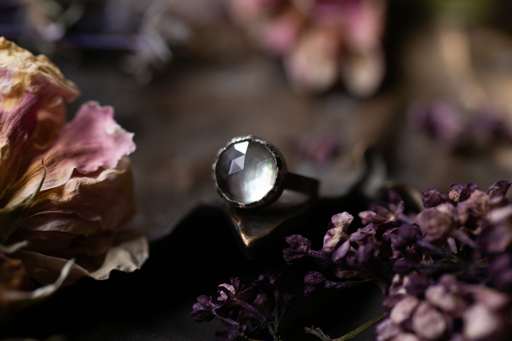 Mother of Pearl and Labradorite doublet ring