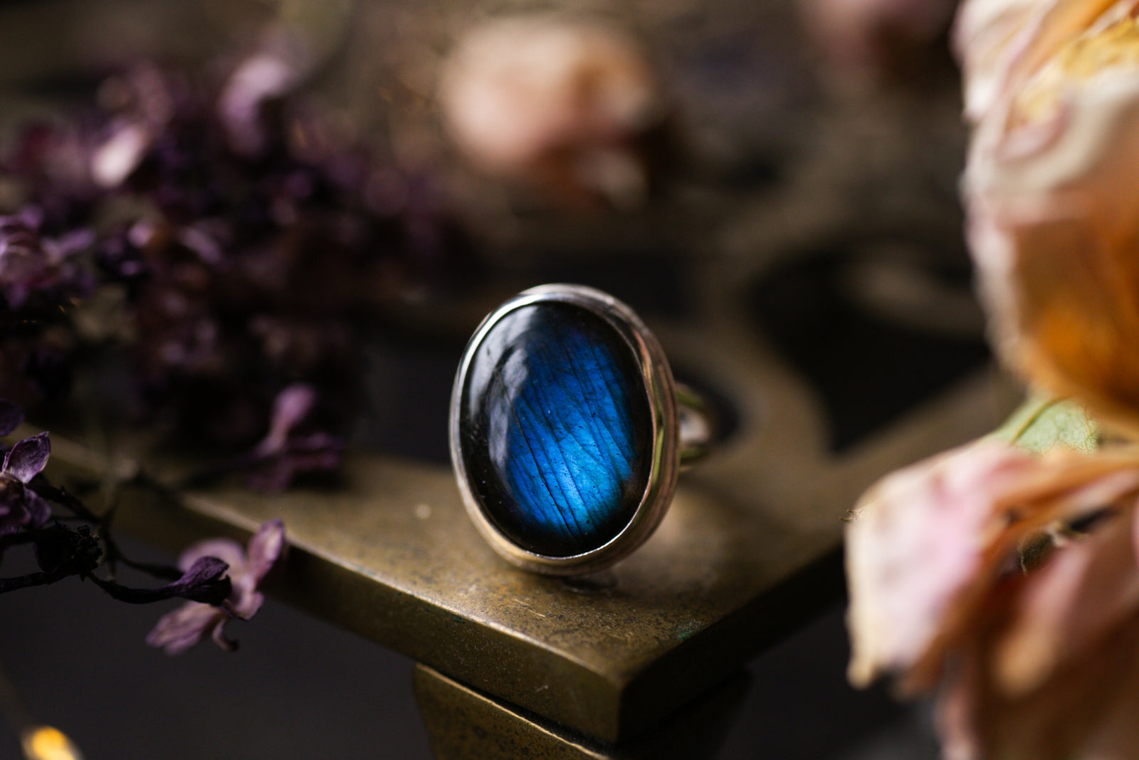 Flashy blue Labradorite ring