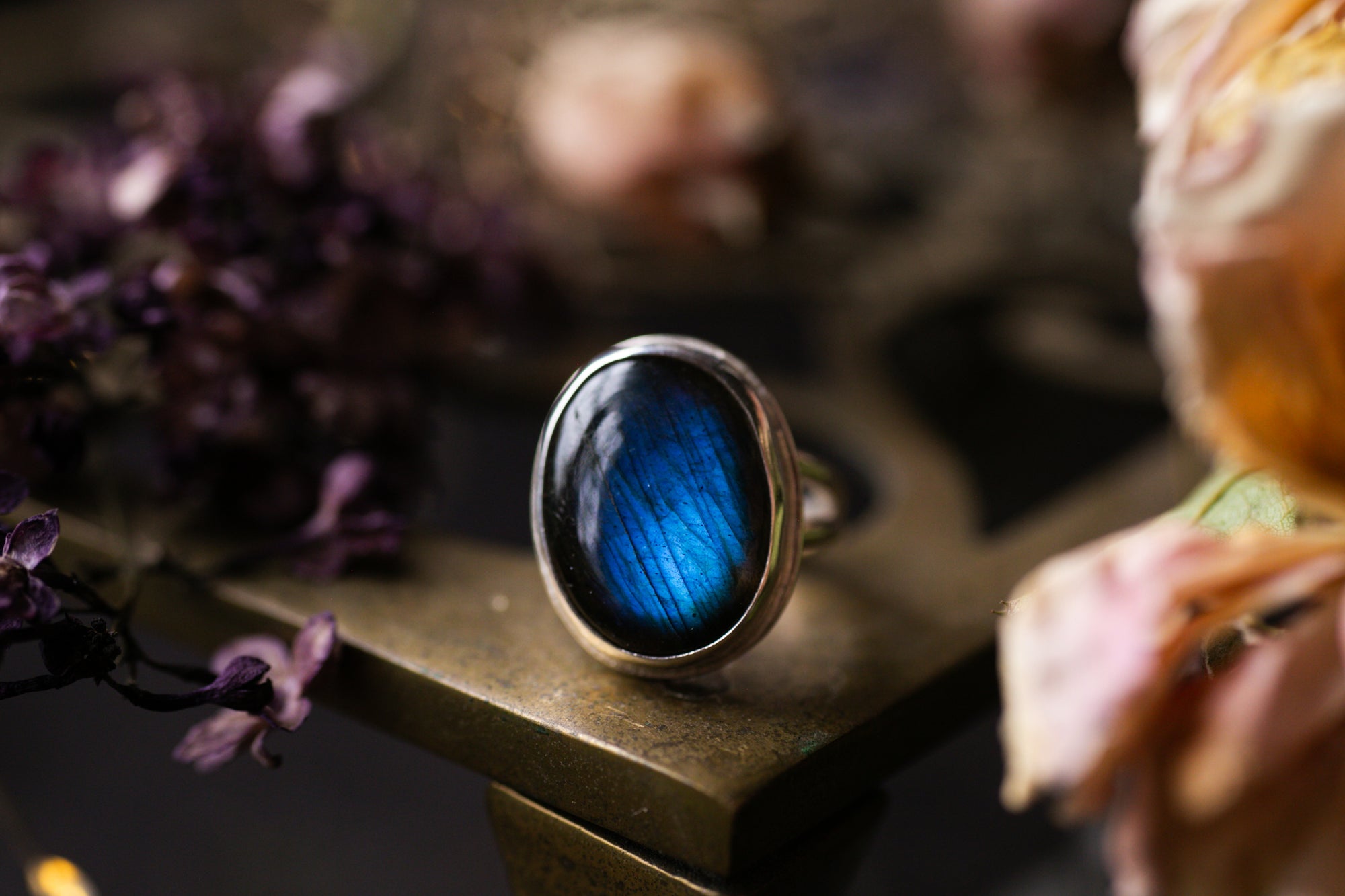 Flashy blue Labradorite ring