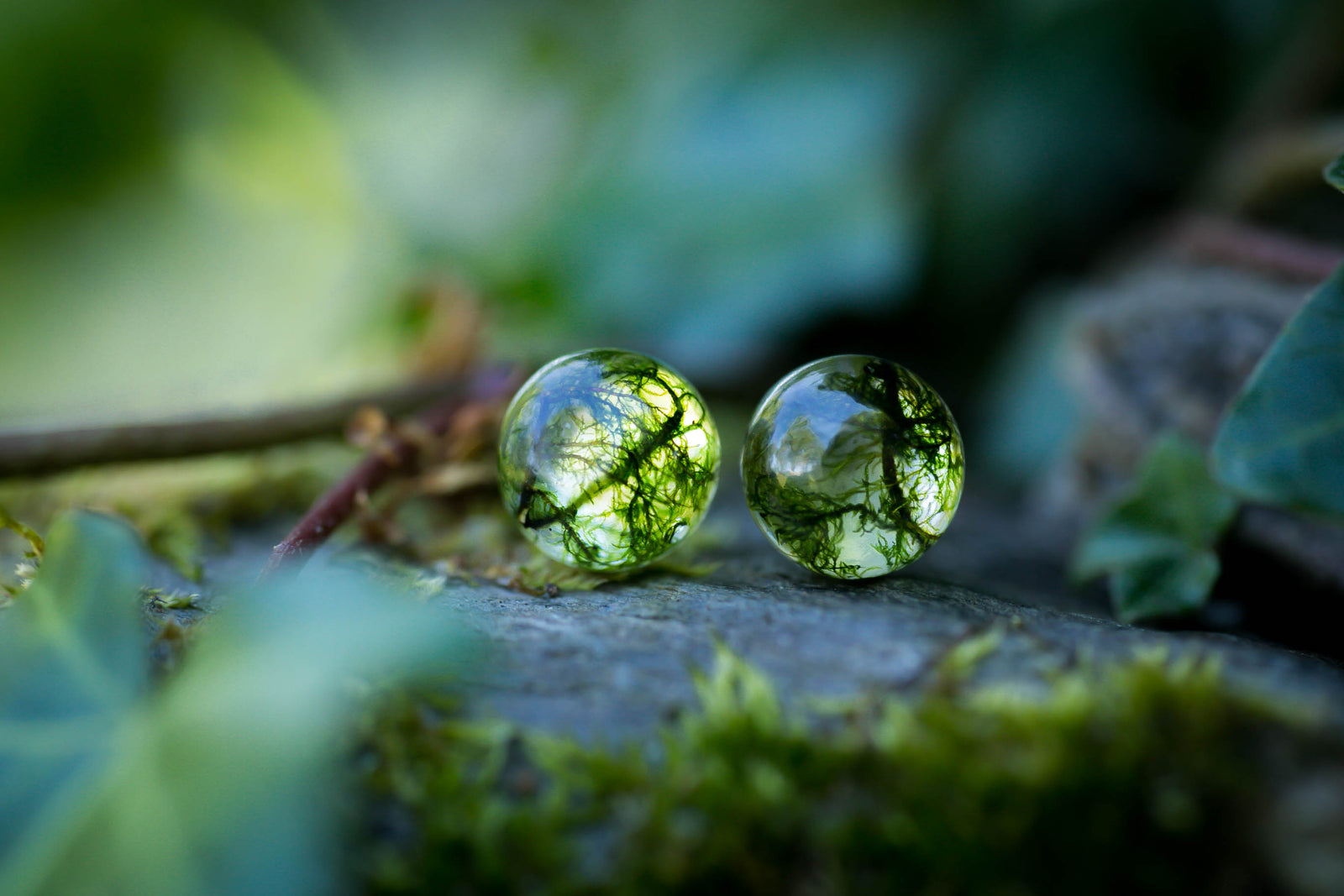 Dark green Irish moss studs