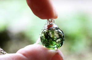Green forest moss droplet necklace